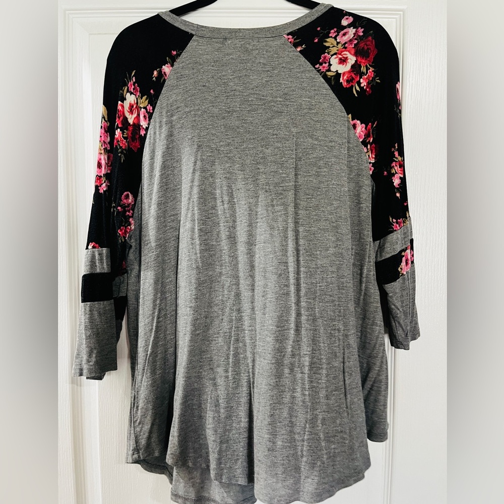 Maurice’s Casual mid length sleeve floral shirt